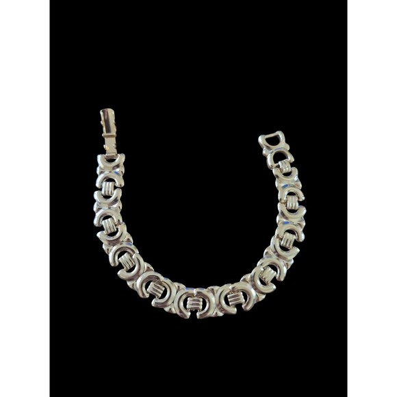 Vintage Signed Avon Panel Link Bracelet Gold Tone - Picture 2 of 3